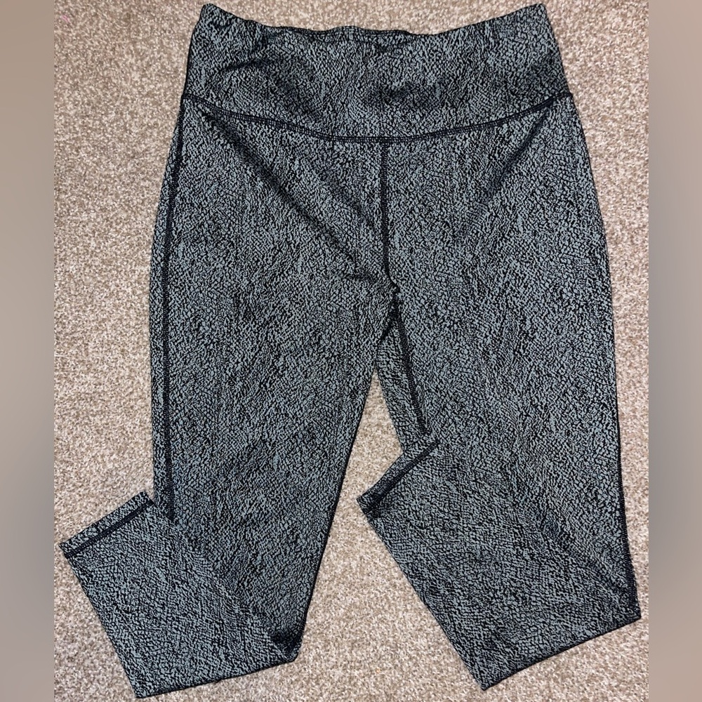 Black and Gray Patterned Leggings